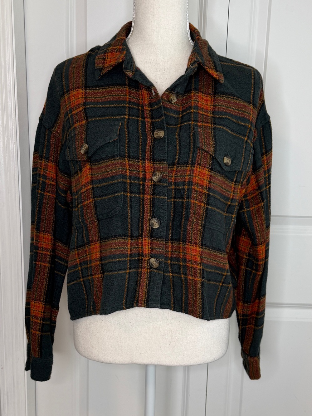 American Eagle Green Orange Plaid Crop Flannel Button Up Shirt Small Fall Grunge
